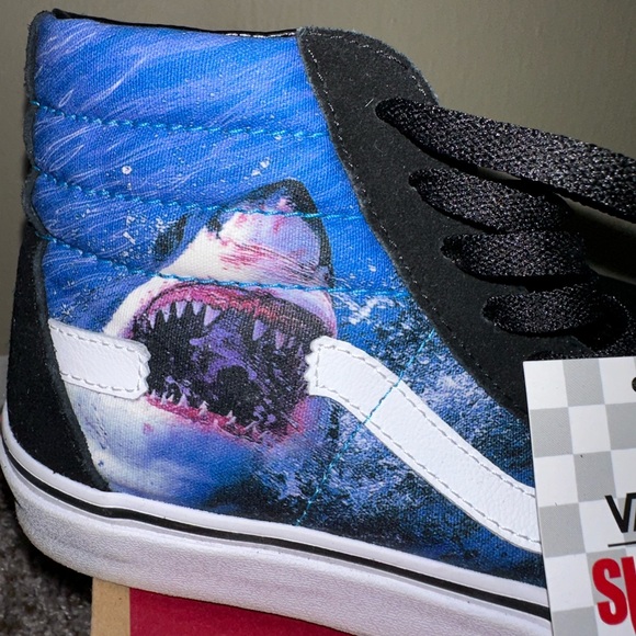 Shark Week X Vans Sk8 hi - Picture 2 of 8